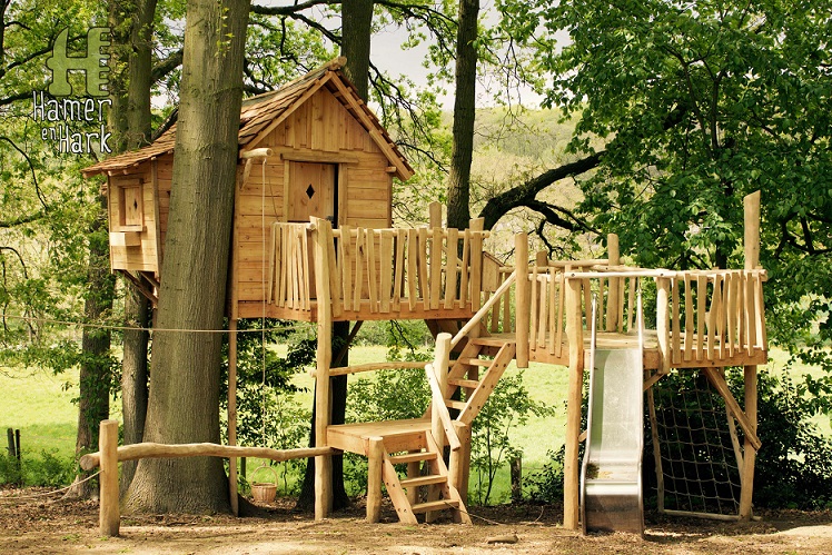 boomhut met glijbaan
